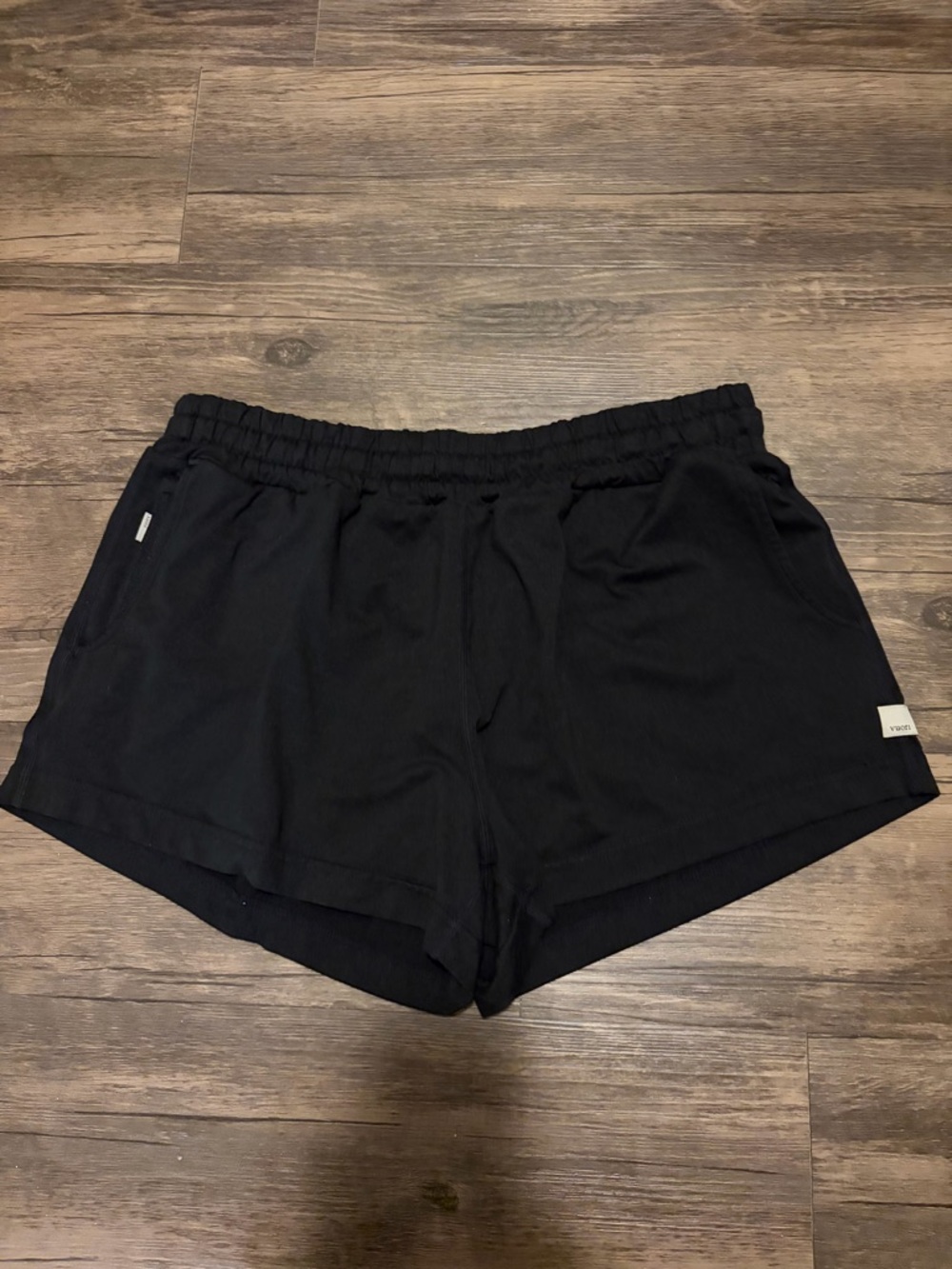 Vuori Halo Performance Shorts Black Heather Women's Medium Dreamknit